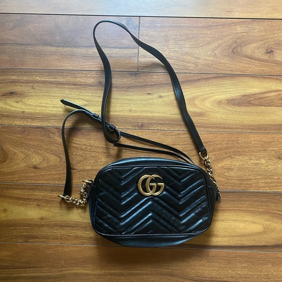 Gucci Handbags - Gucci GG Marmont shoulder bag